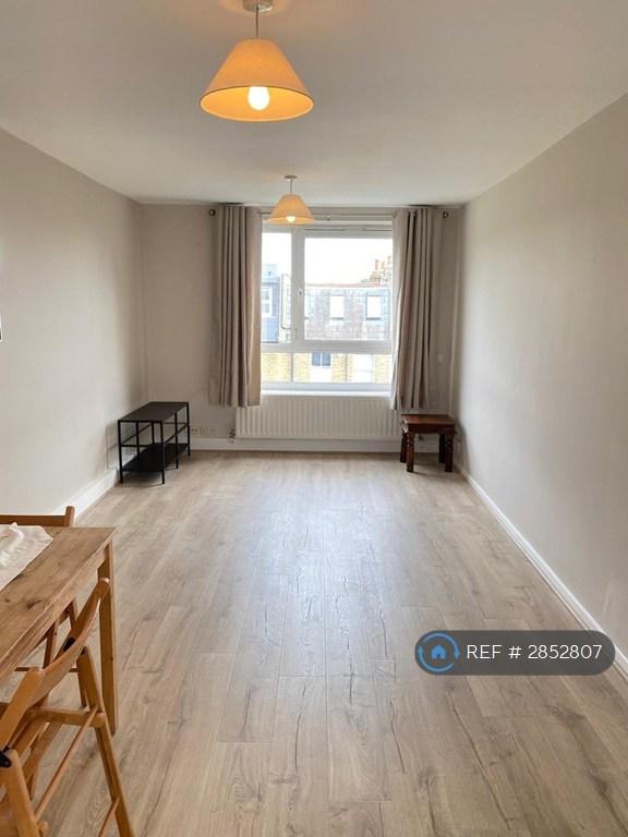 1 bedroom flat in Waverton Road, London, SW18 (1 bed) (#2852807)