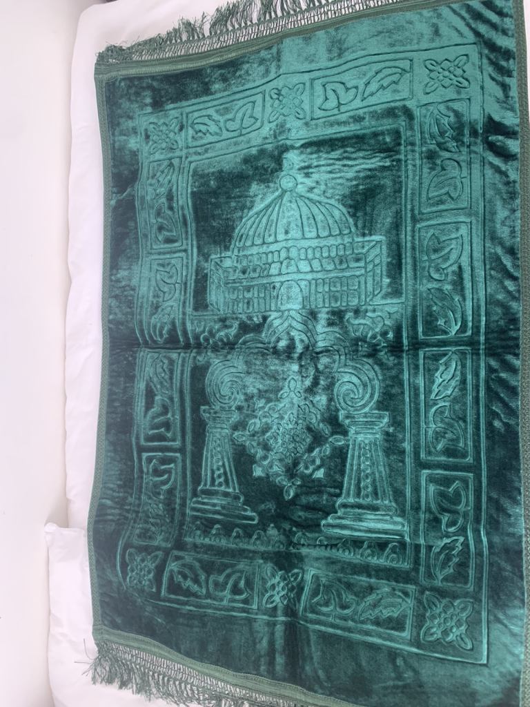 Embossed large/non slip velvet prayer mat- new