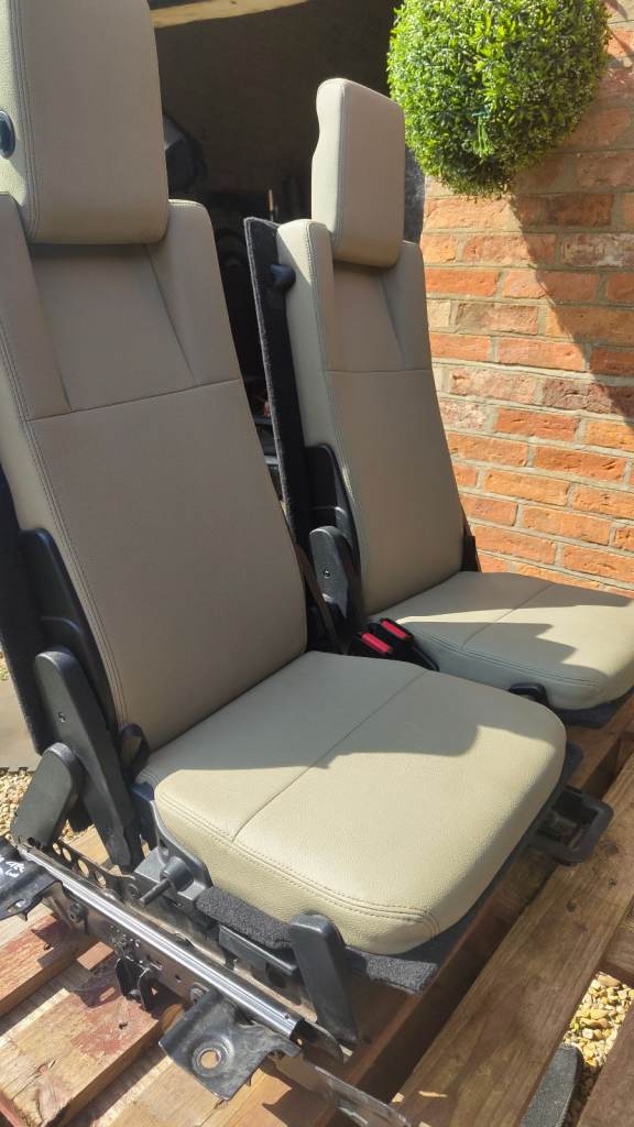 image for REDUCED ** Land Rover Discovery 3/4 3rd row seat kit complete, folds flat,leather