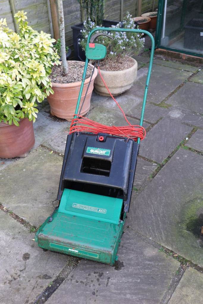 Qualcast Scarifier RE35