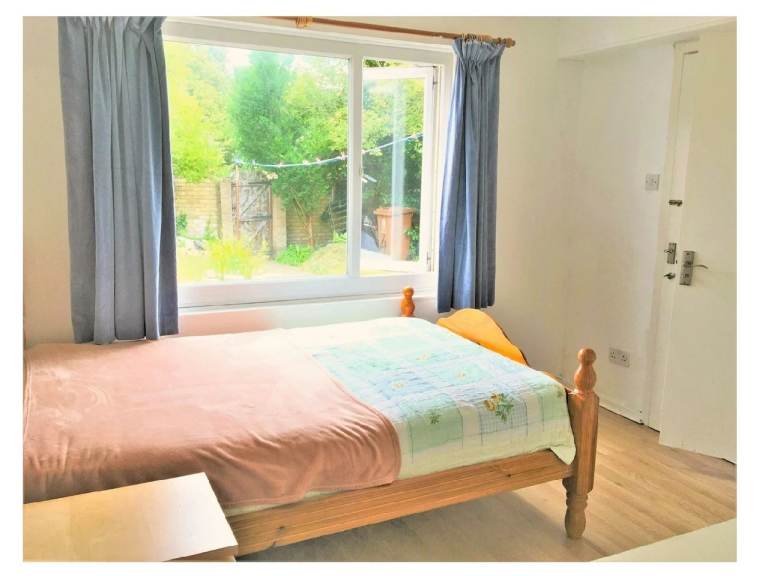 Lovely studio flat only a few min walk to Headington centre.