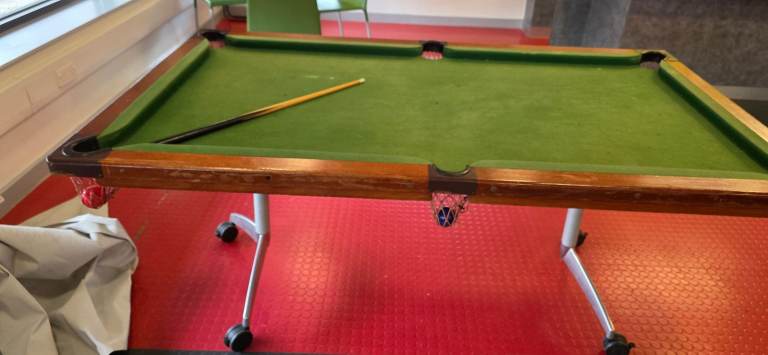 Slate bed pool table