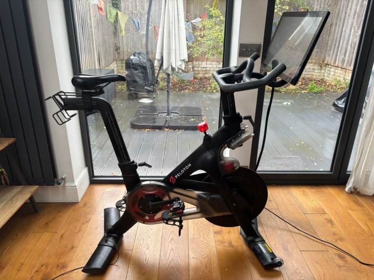 Peloton Exercise Bike Gen 3 (RB1VQ) Excellent conditions. Priced to sell fast!