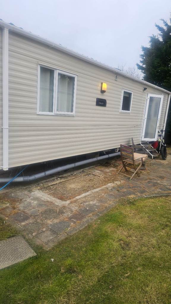 2 Bedroom caravan to rent steeple bay 