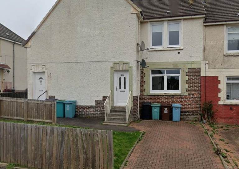 2 Bedroom Lower Cottage Flat located in 37 Thorndean Avenue ML4 2LH - Available Now