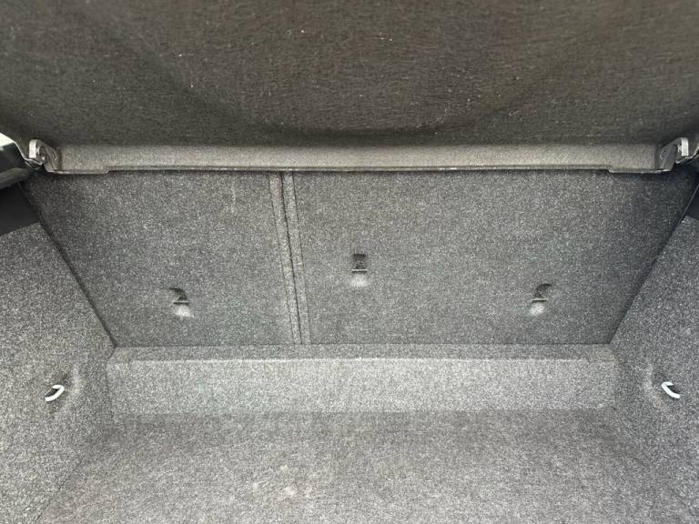 2016 Volvo V40 2.0 D2 R-Design Nav Hatchback 5dr Diesel Manual Euro 6 (s/s) (120 ps) Hatchback Di...