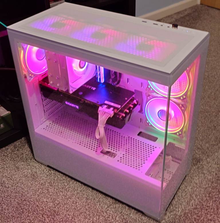 White Custom Gaming PC | RTX 2070 S 8GB | Ryzen 7 2700x | 16GB RAM | 512GB NVME SSD | Win 11 Pro