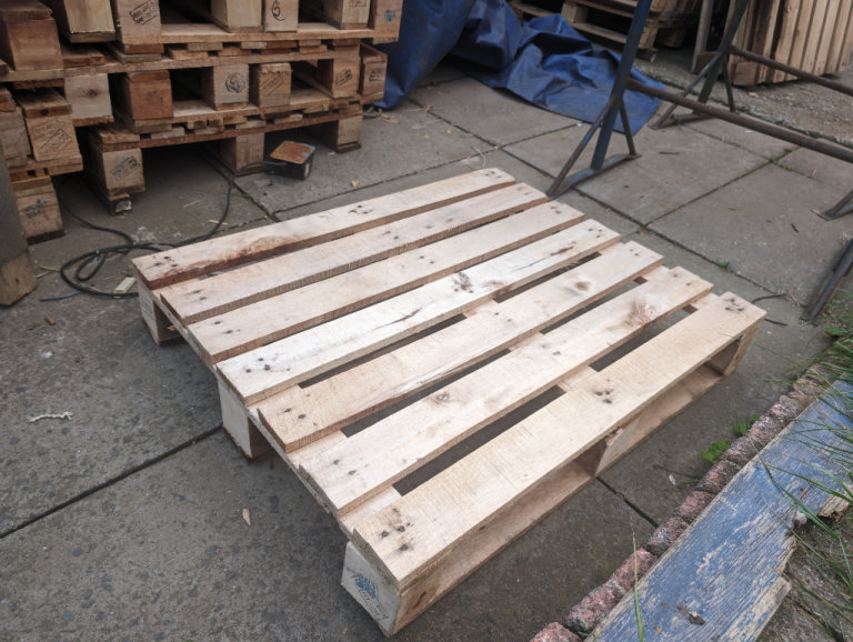 970mm x 790mm Wooden Reclaimed Pallets Clean Condition Warehouse Cladding Fencing Delivery possible.