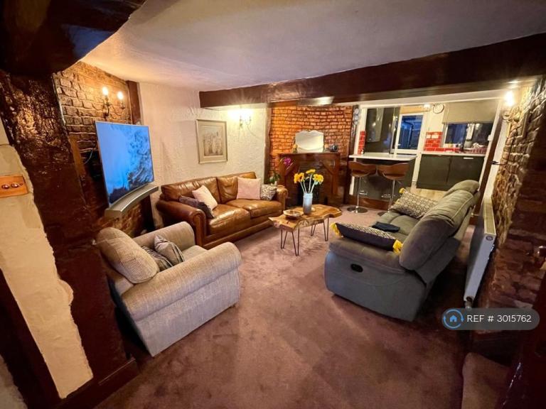 2 bedroom house in Hare Lane, Gloucester, GL1 (2 bed) (#3015762)