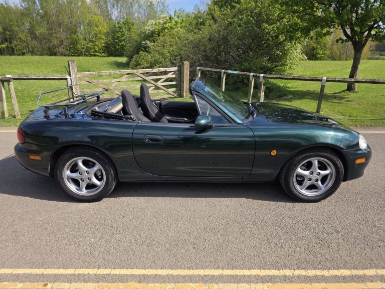 Mazda MX-5 1.8 Convertible. automatic 