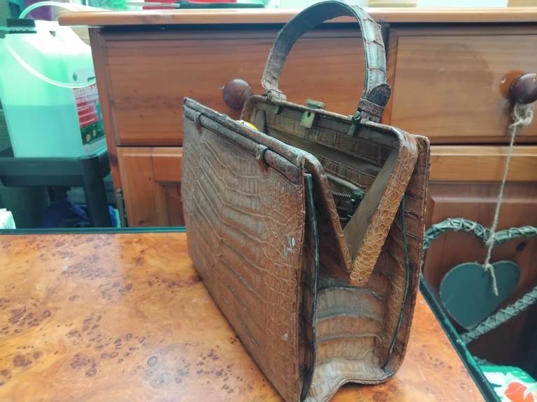 Crocodil vintage handbag