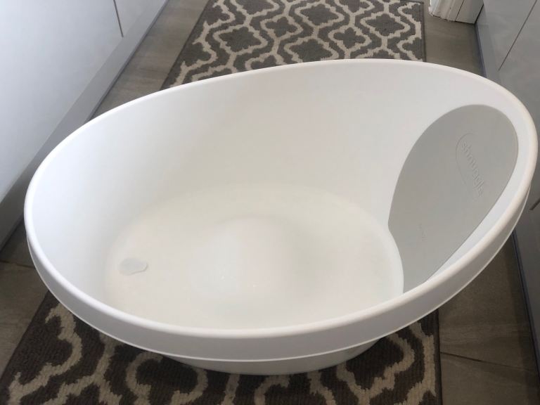White Toddler Shnuggle Bath Tub – As Good As New