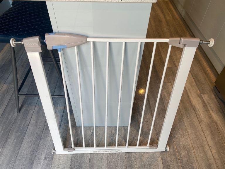  Stair gate 