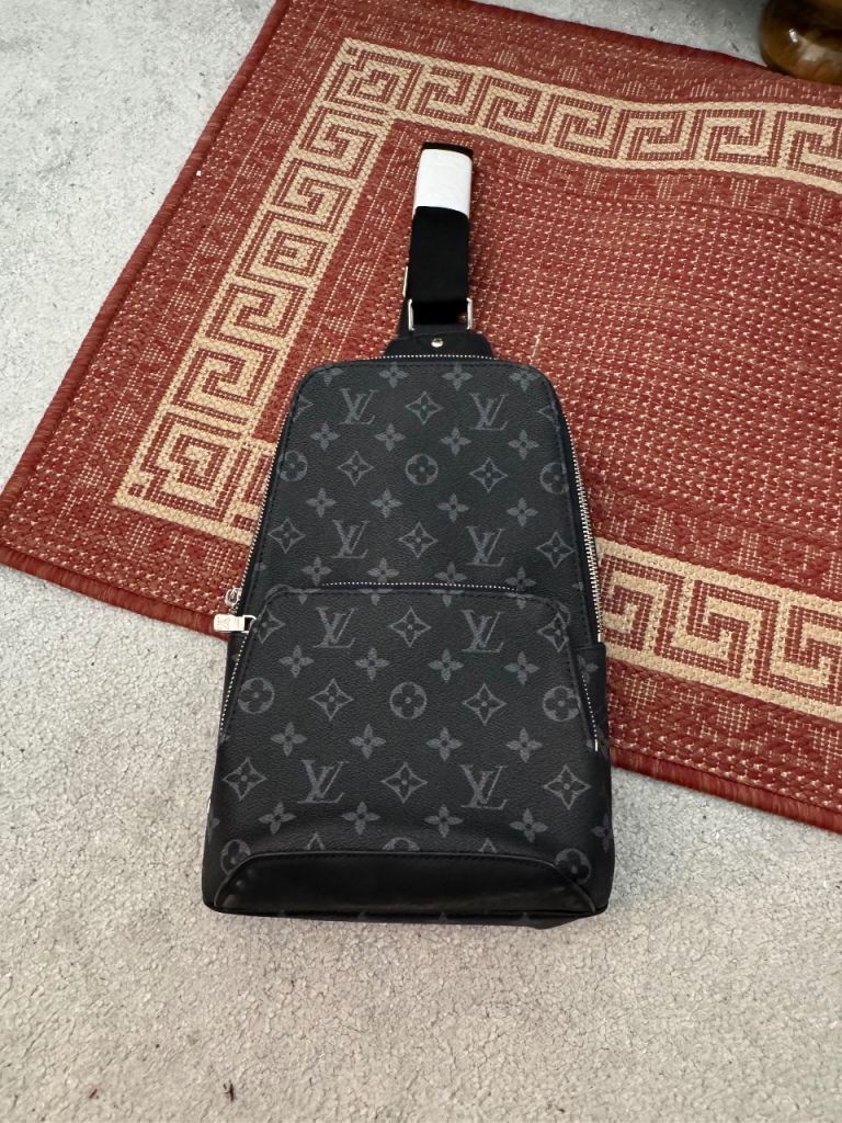 Louis Vuitton men shoulder bad