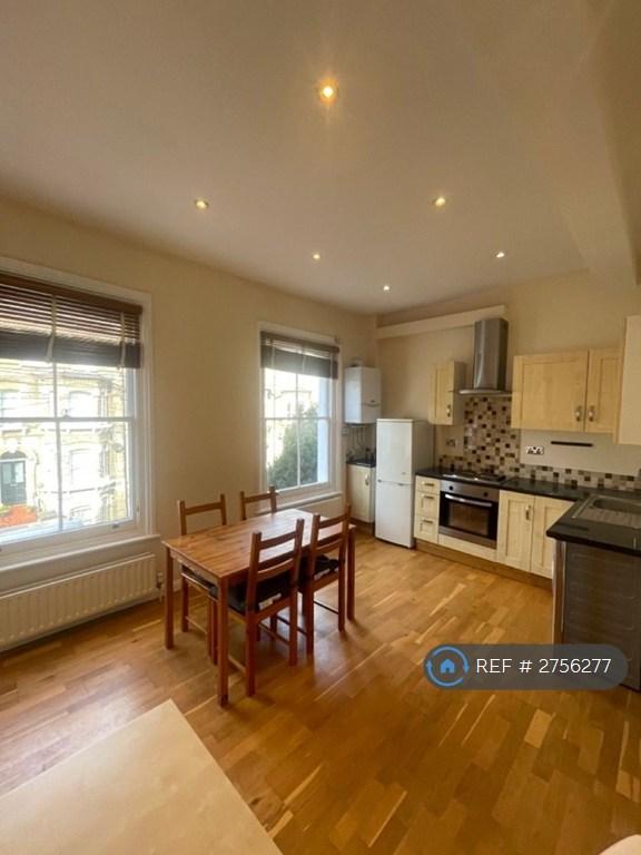 1 bedroom flat in Cologne Road, London, SW11 (1 bed) (#2756277)