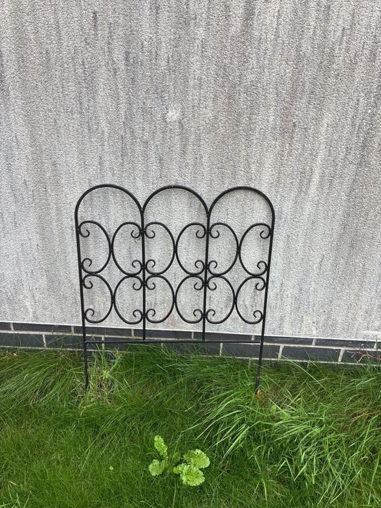 5x Iron Metal fencing 