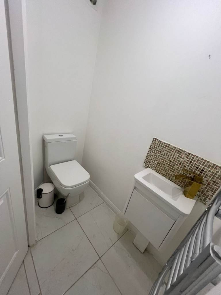 🏡 SHORT-LET • 4-Bed House • Paignton Close, Romford, RM3 8SF🏡