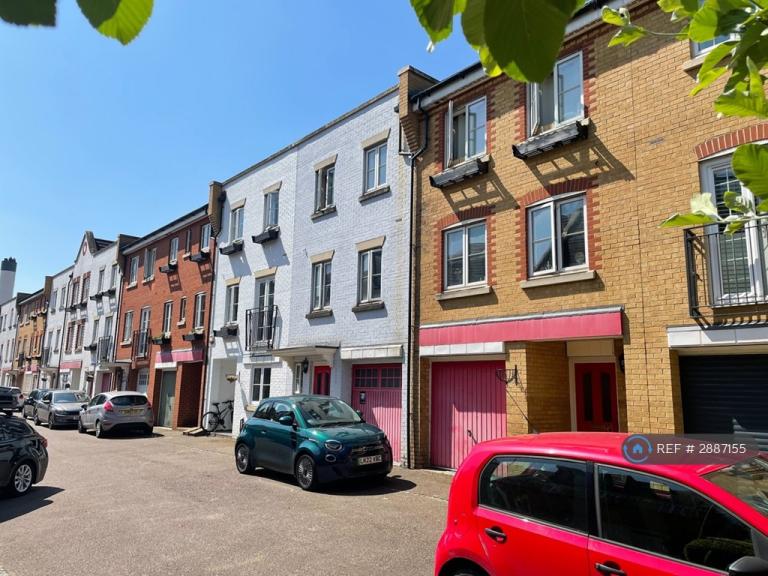 6 bedroom house in Edgar Wallace Close, London, SE15 (6 bed) (#2887155)