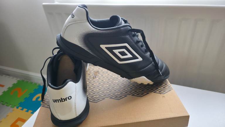 Umbro Calcio Astro Turf size uk 9.5