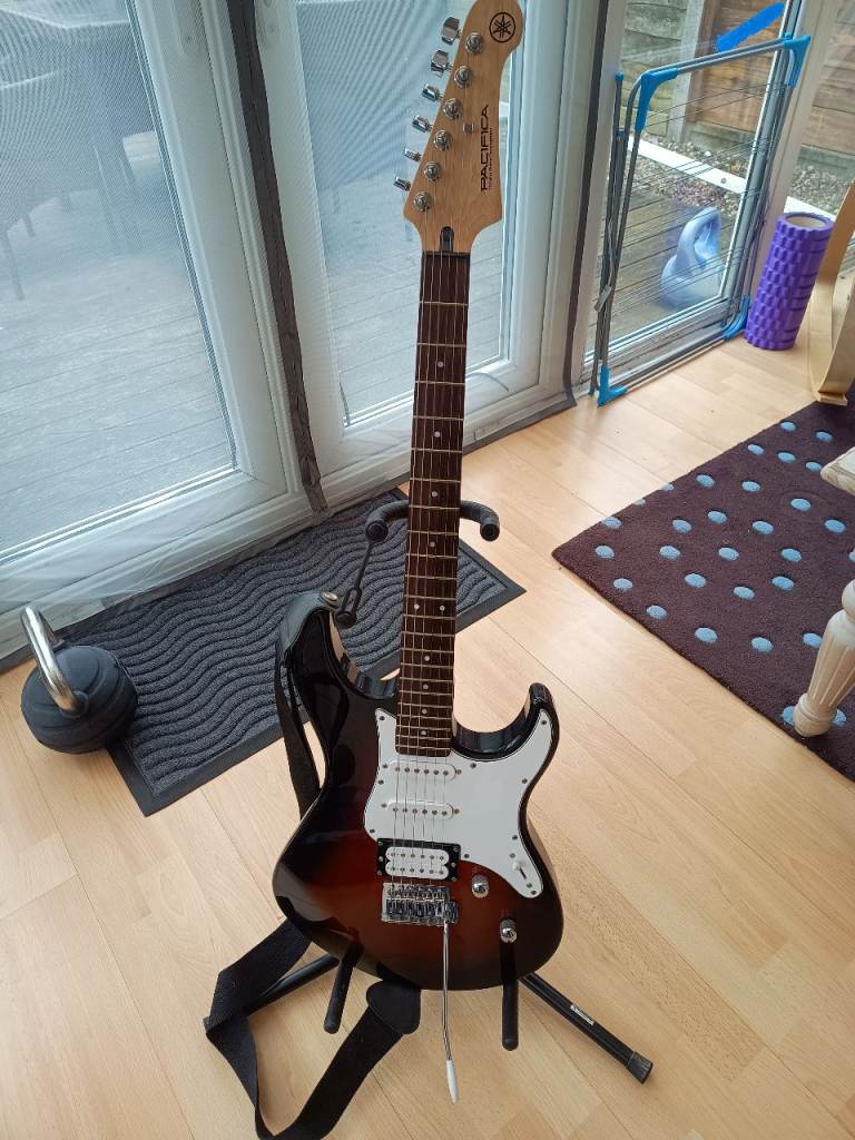 Yamaha Pacifica 112V