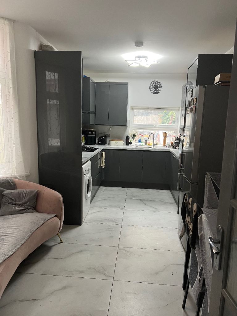 Double room available for rent