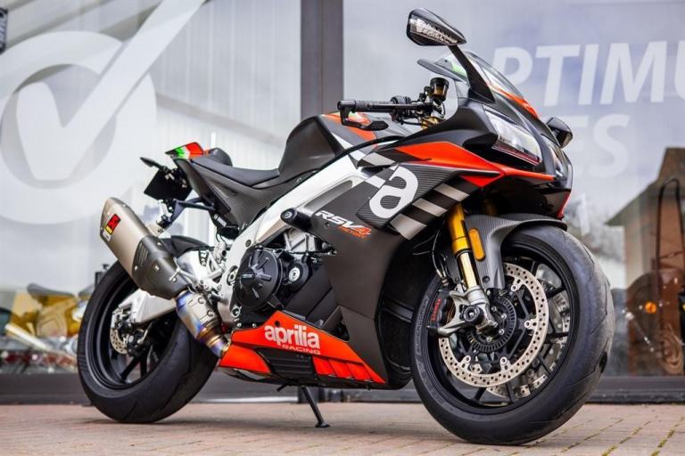 Aprilia RSV4 1100 FACTORY ! AKRO ! CARBON ! OHLINS ! STUNNING