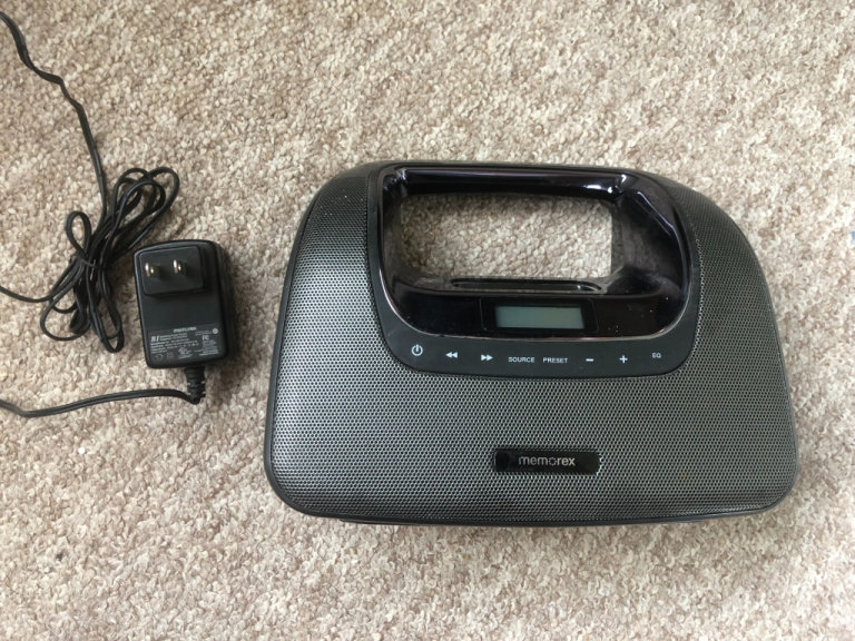 "Memorex" Radio / I-pod (old version) player