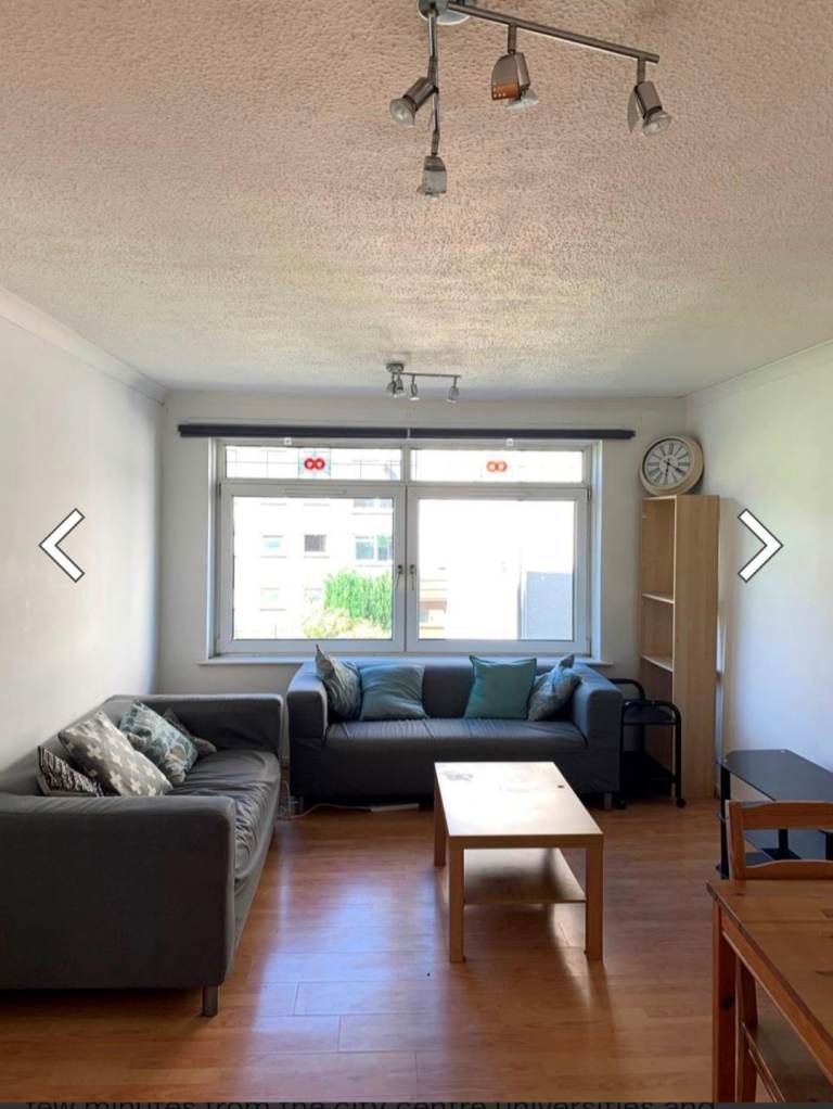 Spacious Master Room near Glasgow City Centre