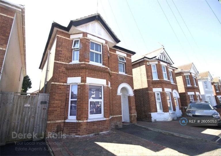 2 bedroom flat in Orcheston Road, Bournemouth, BH8 (2 bed) (#2605053)