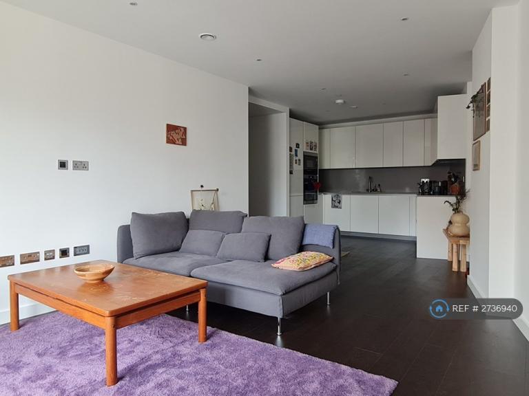 2 bedroom flat in Senate Building, London, SW11 (2 bed) (#2736940)