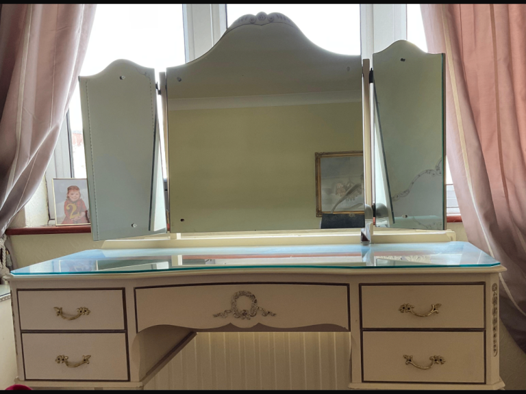 French style vintage dressing table 