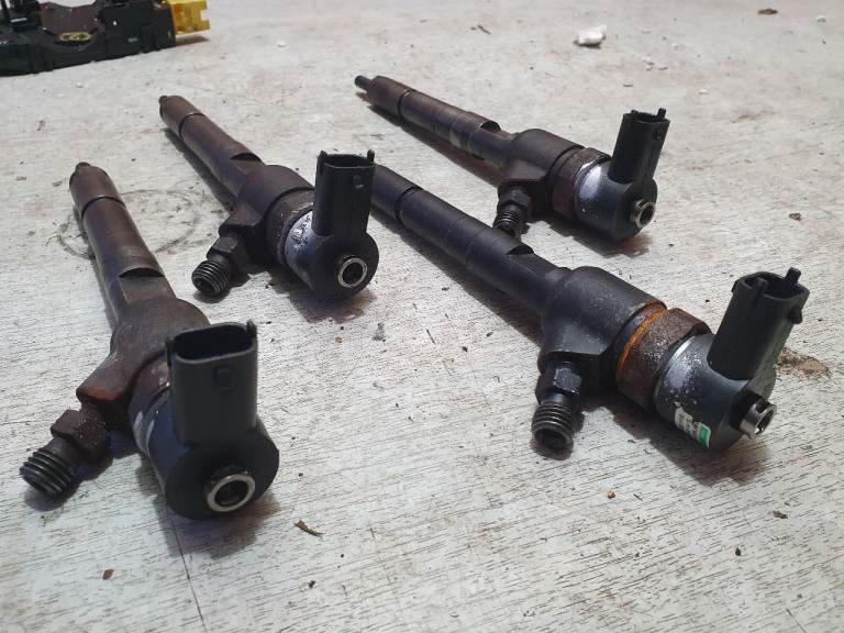 VAUXHALL  CORSA D  2007-15	1.3d INJECTORS - set of 4 ; 445110183
