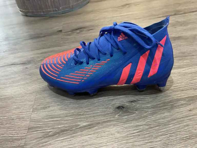 Adidas football shoes unisex 4.5 Size almost new