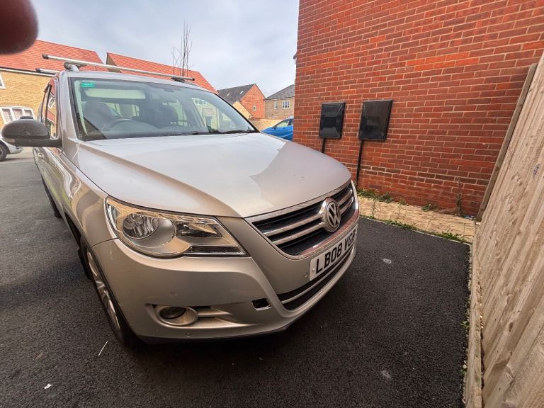 VW Tiguan with MOT starts and drive but sold as Spare and repair