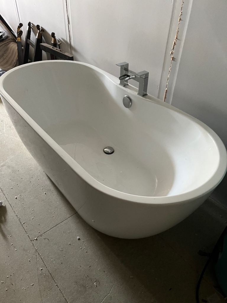 Free standing bath