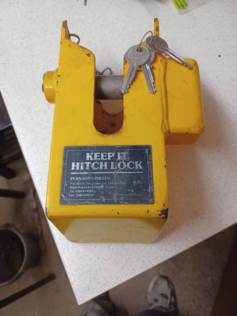 Caravan hitchlock