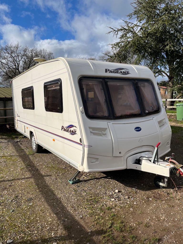 Bailey pageant champagne 