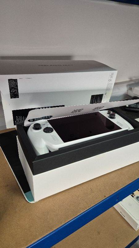 MINT! ASUS ROG Xbox Ally 2025 (RC73YA) 16GB RAM + 512GB Boxed + Warranty