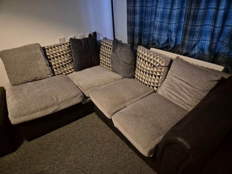 Corner sofa.