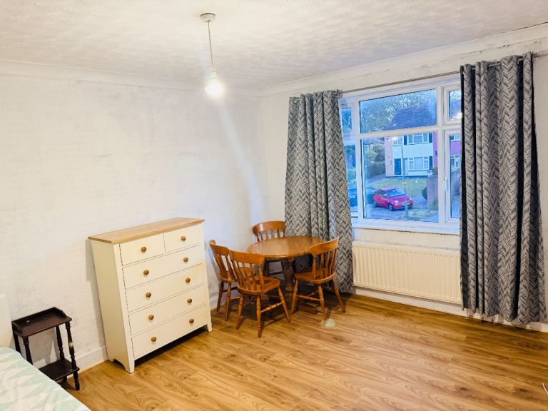 Large double bedroom 