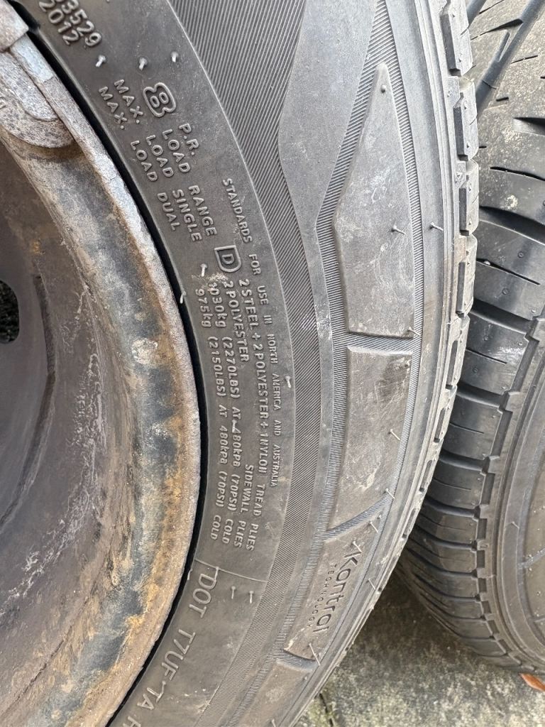 Vauxhall vivaro wheels & tyres x 4