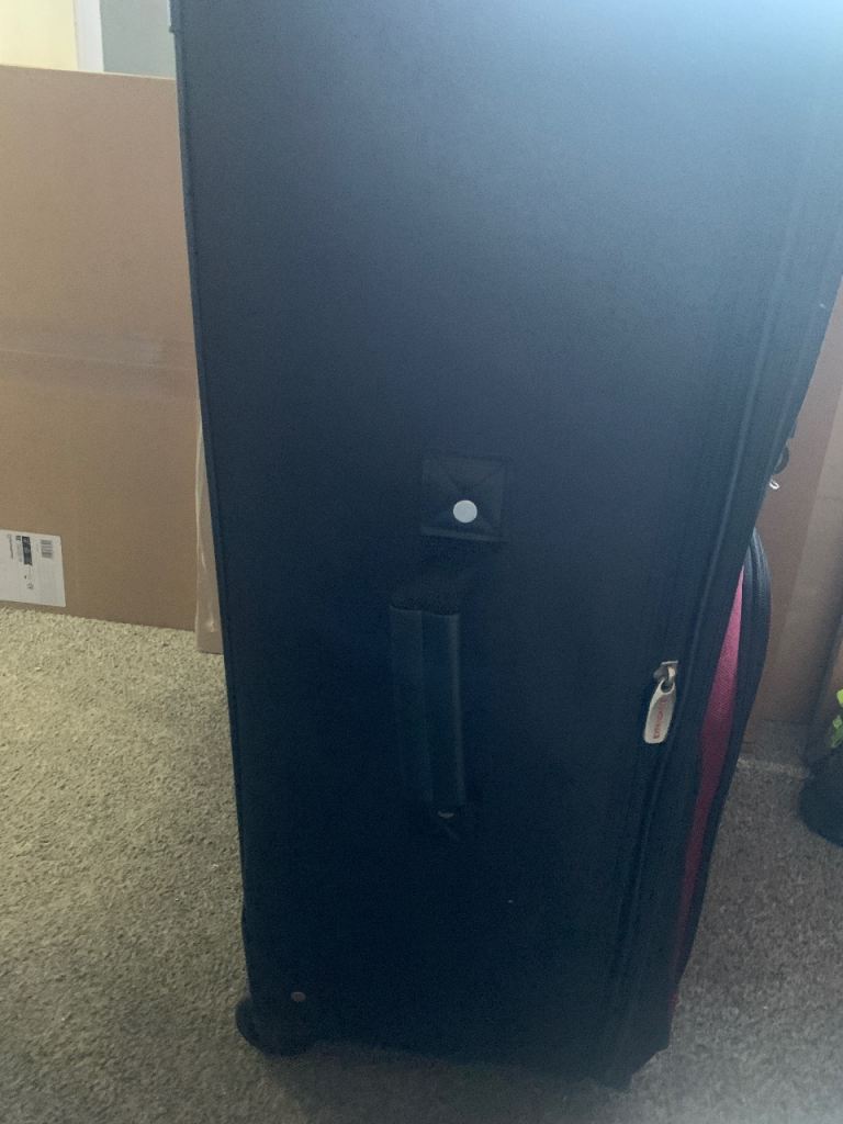 LARGE BLACK/BURGUNDY SUITCASE ON 2  WHEELS