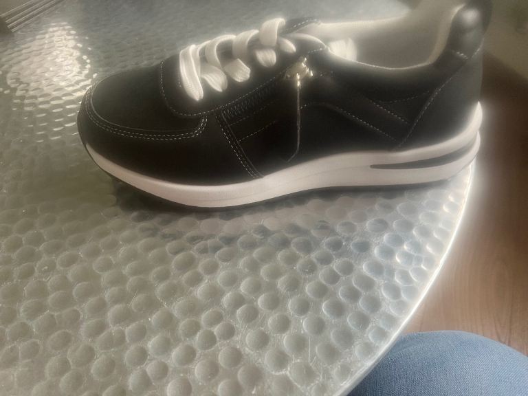 Ladies brand new size 7 trainers