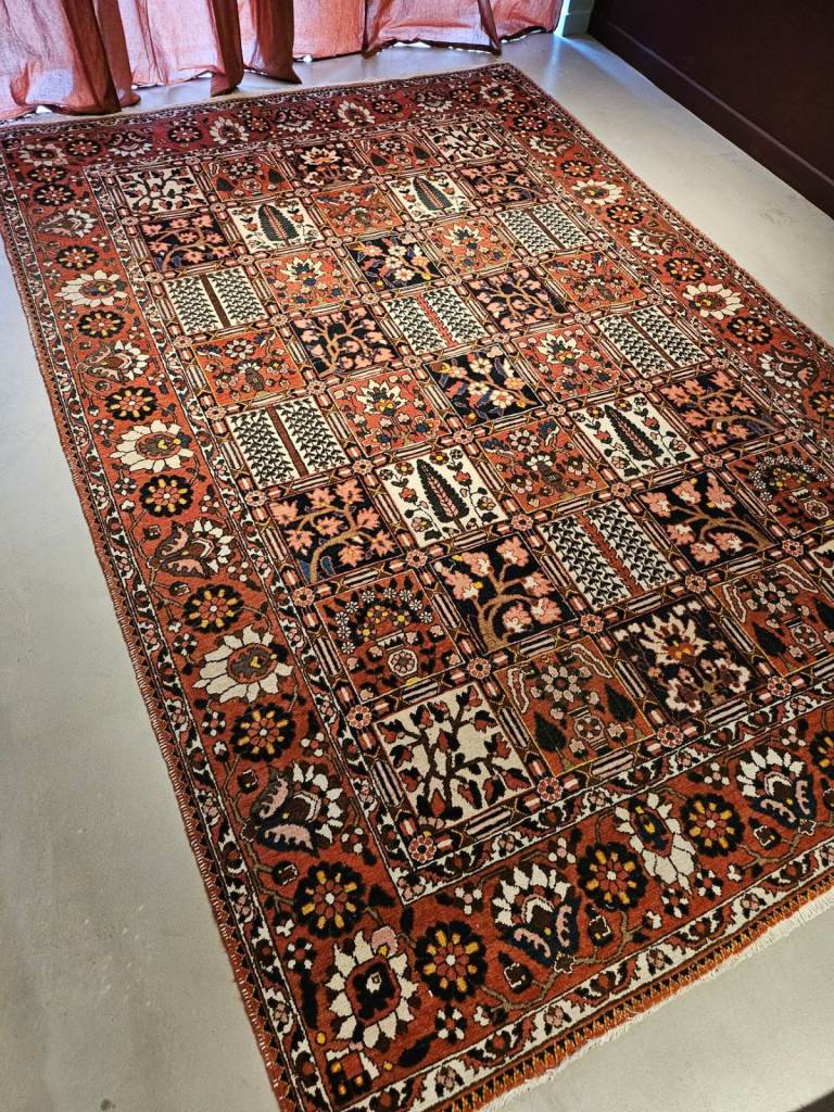 Mid Century Vintage Persian Bakhtiari Rug Carpet 310 × 210 cm Handwoven 1970s Prof Cleaned