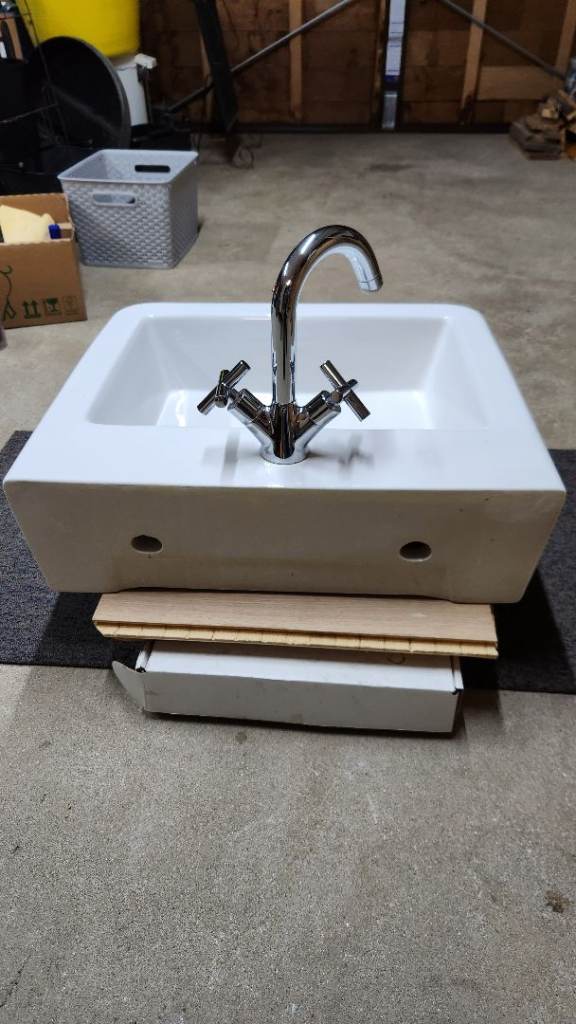 Bathroom Sink, Ceramic Large