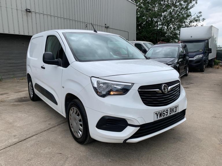 2020 Vauxhall Combo 2000 SPORTIVE S/S 1.5 TD VAN (ONLY HAD LIGHT USE) NO VAT !!