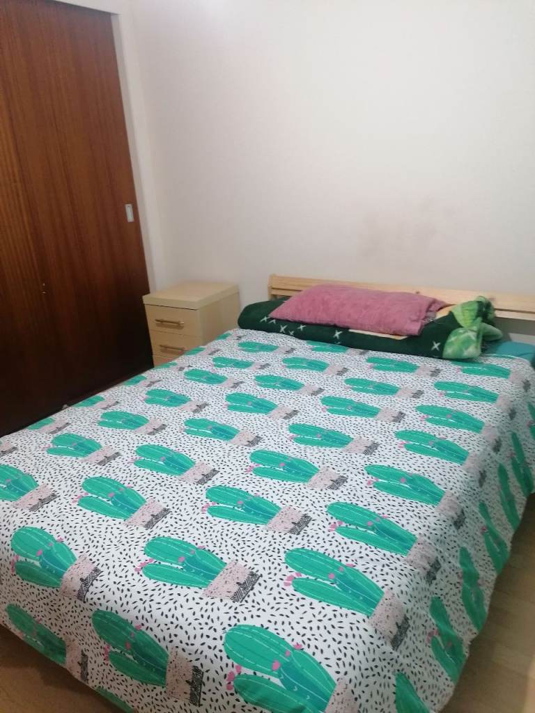 room in clean house in livingston