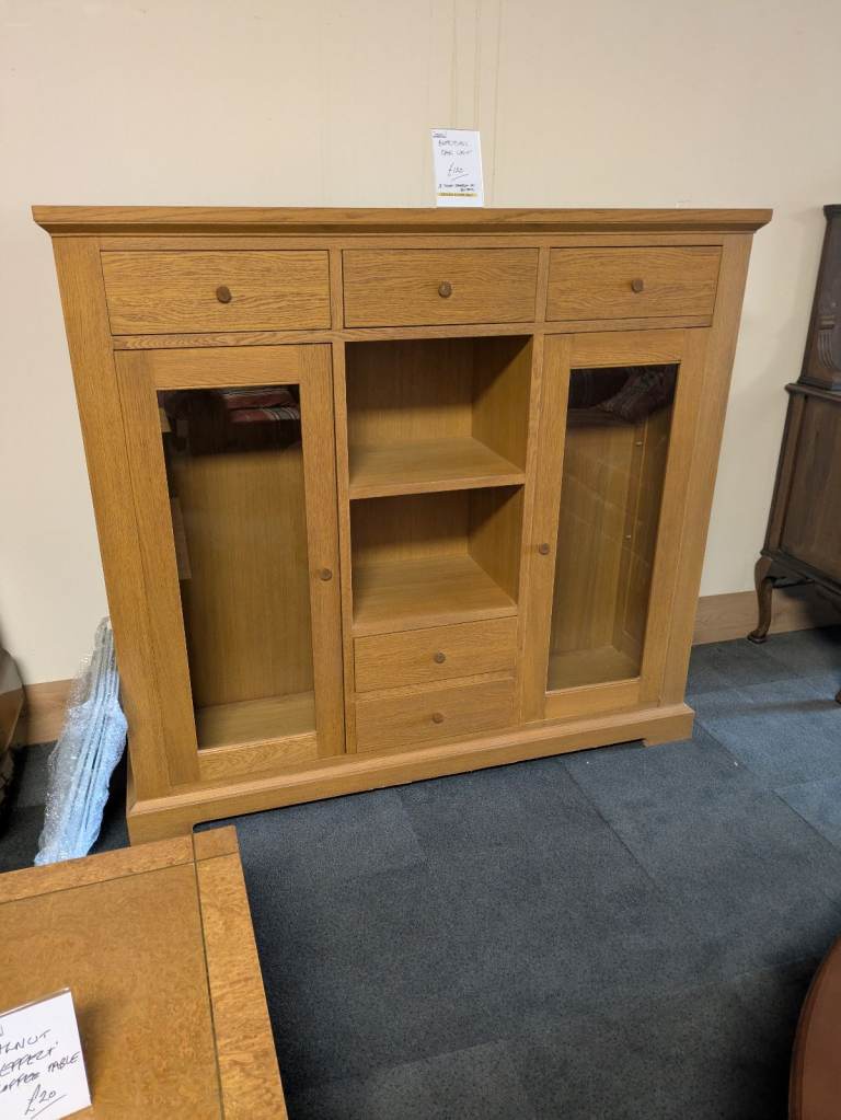 NICE LARGE OAK SIDEBOARD - SOME SMALL DAMAGE 