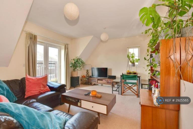 2 bedroom flat in Exchange Court, Tonbridge, TN9 (2 bed) (#2925565)