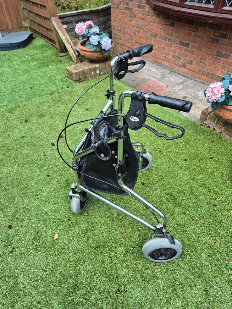 Days 205 Silver Rollator Mobility tri Wheel Walking Aid Lightweight foldable Good Condition 